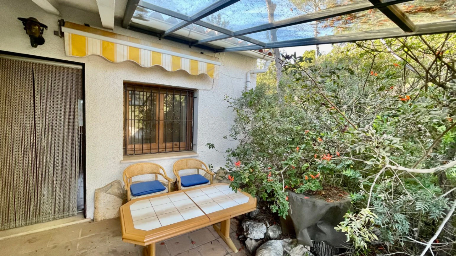 Casita for sale in Alcalali: large urban plot