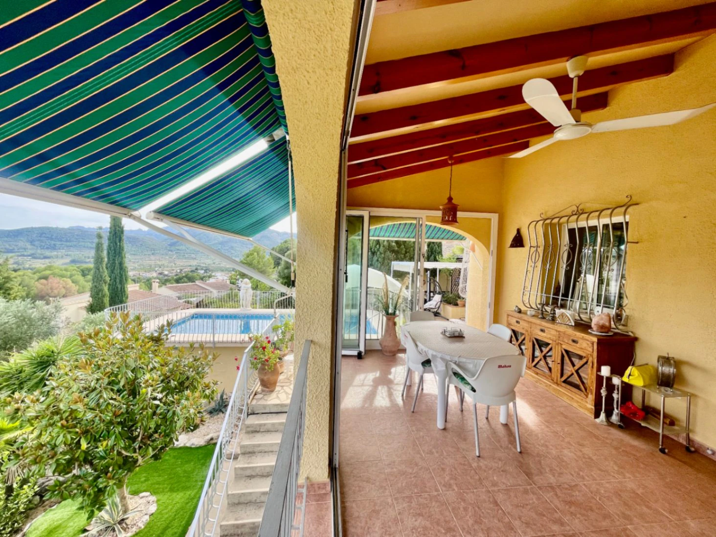 Villa for sale in Alcalali: Stunning views