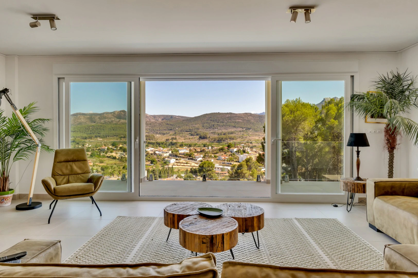 For sale in Alcalali: Modern and elegant