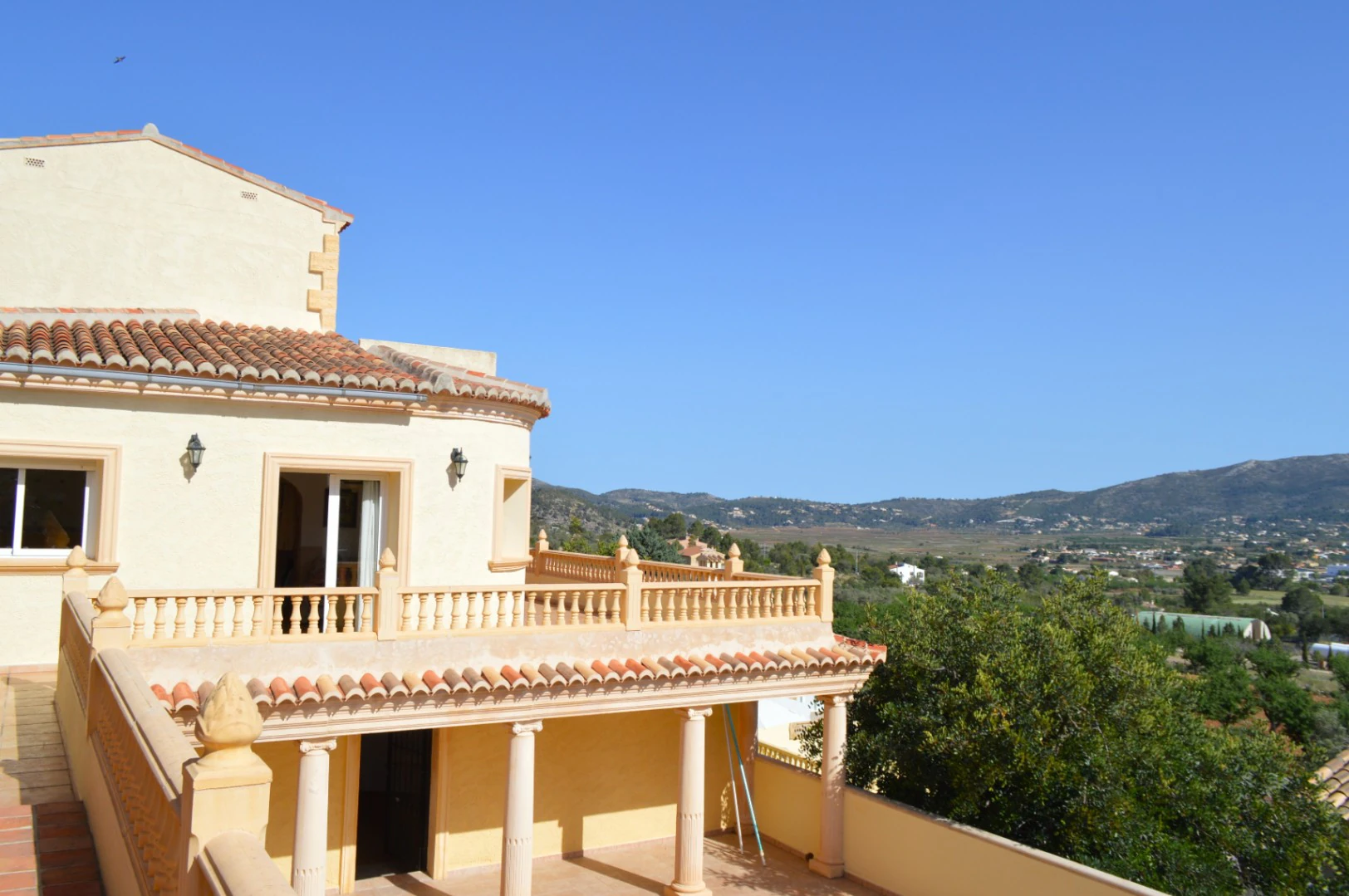 Villa for sale in Jalon: Unique, very private