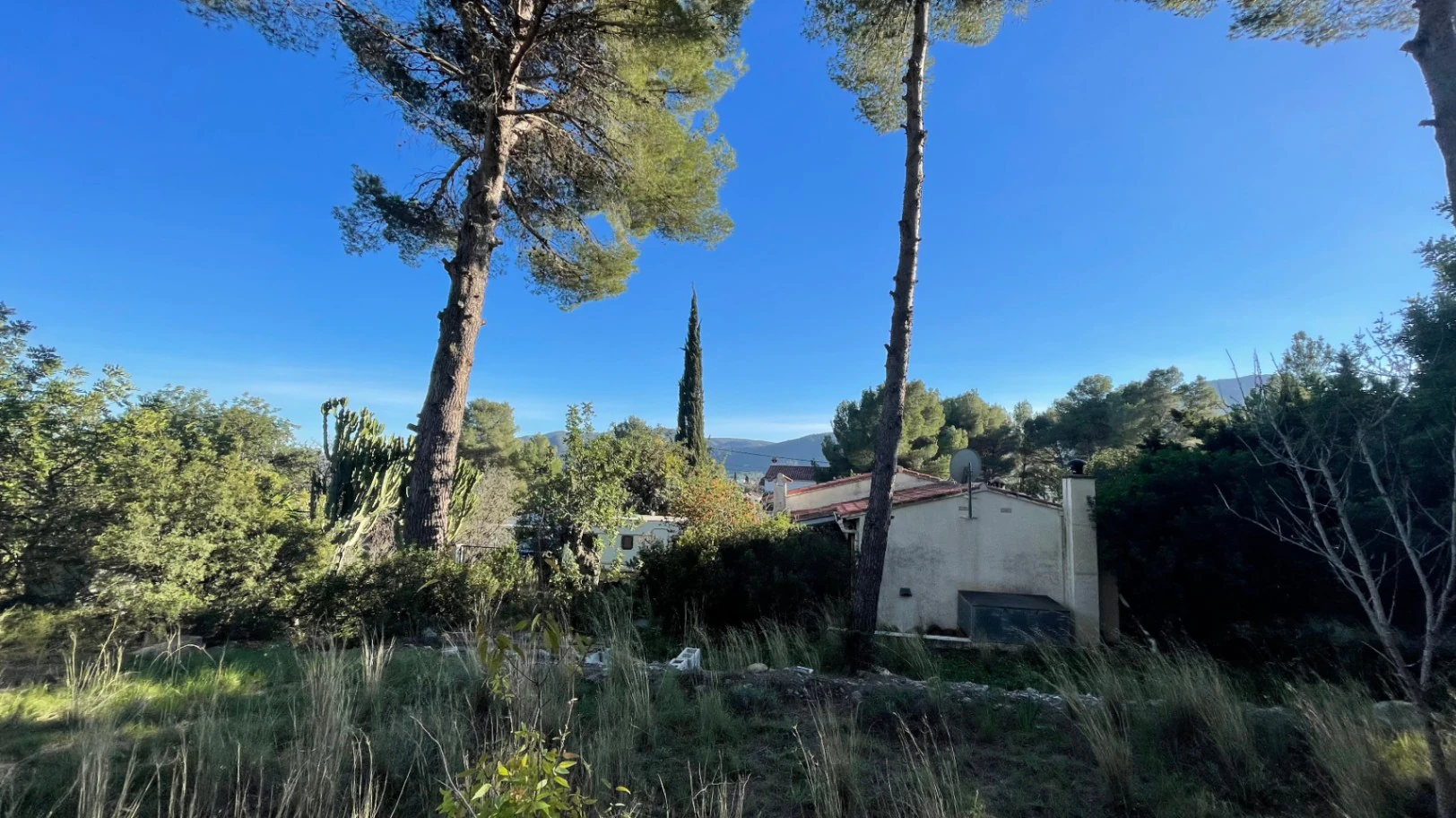 Casita for sale in Alcalali: large urban plot