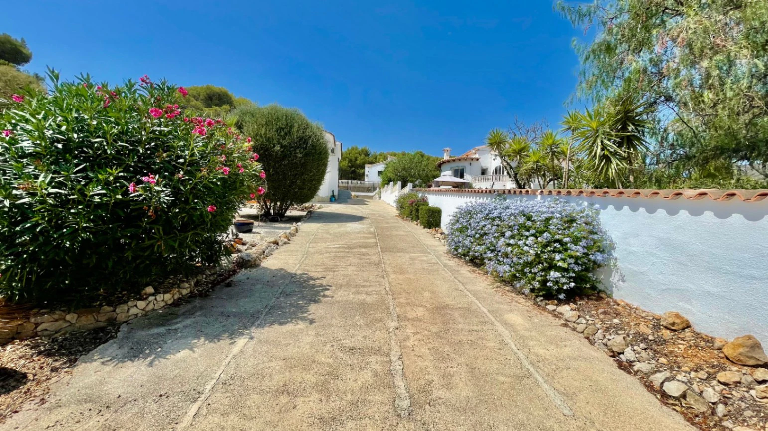 Villa for sale in Jalon: Immaculate, south-facing