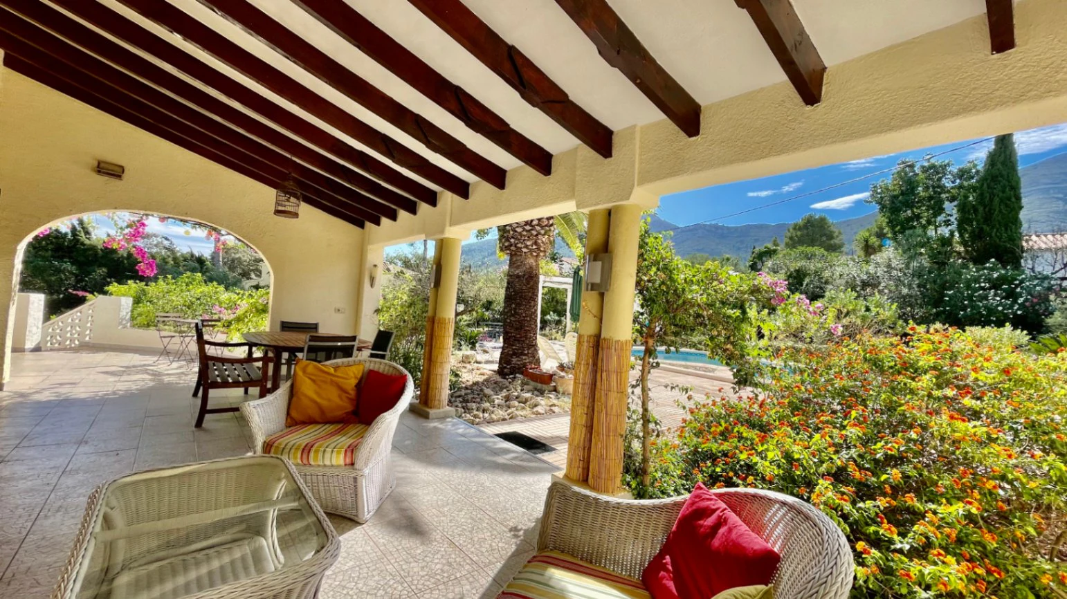 Villa for sale in Parcent: Charming, sought-after area