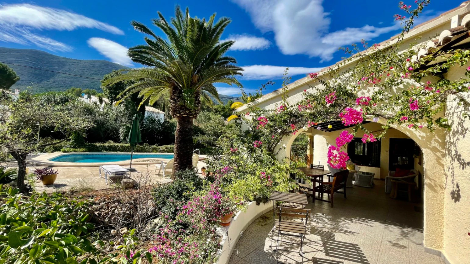 Villa for sale in Parcent: Charming, sought-after area