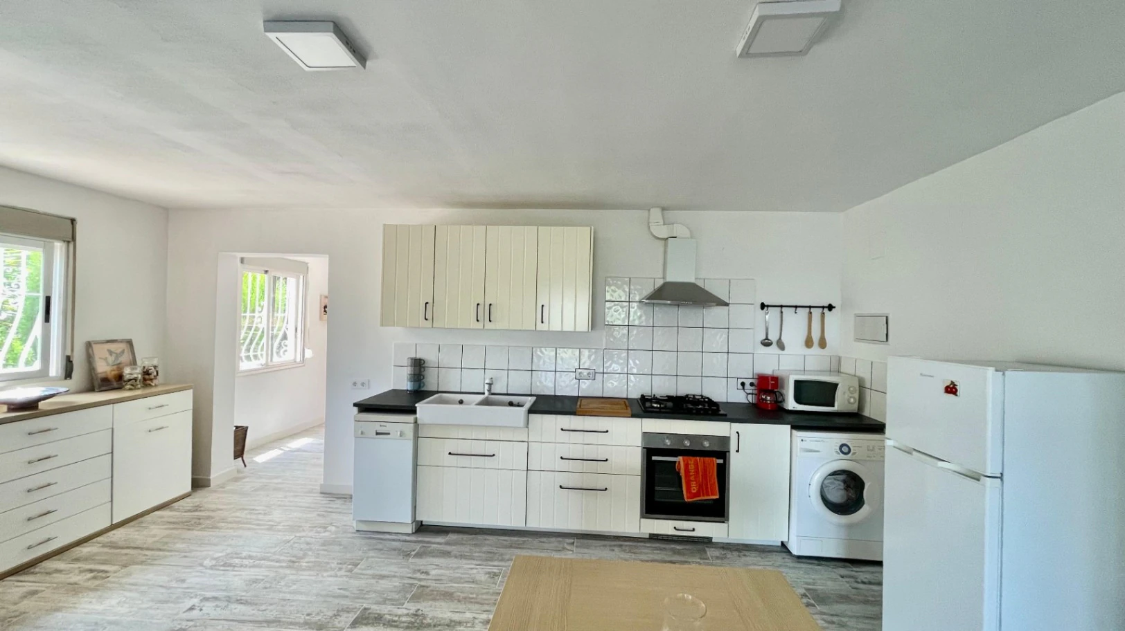 Country house for sale in Parcent: large plot, tranquil escape