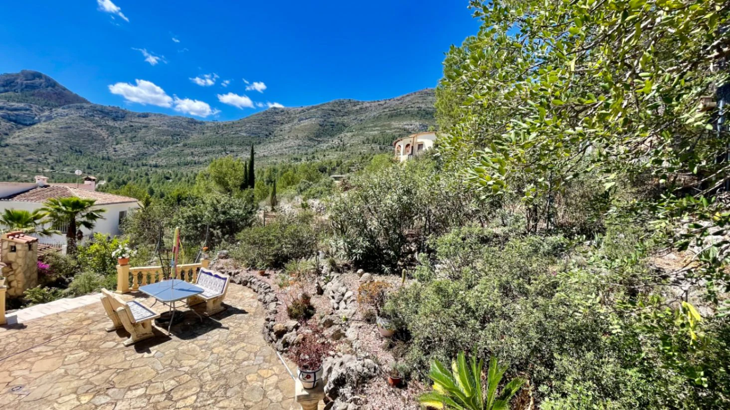 Villa for sale in Parcent: Private, corner plot
