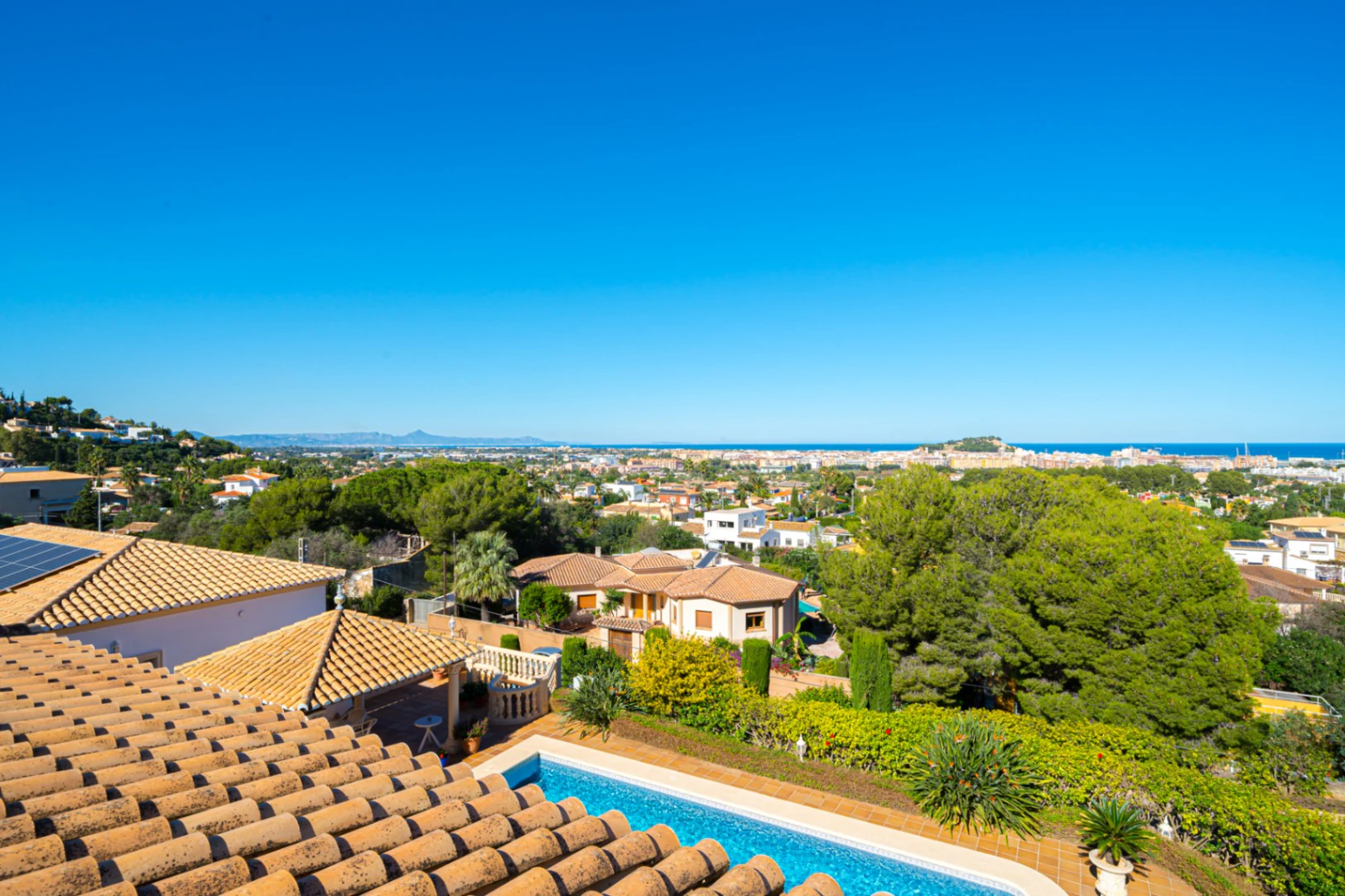 Villa for sale in Denia: Classic and elegant