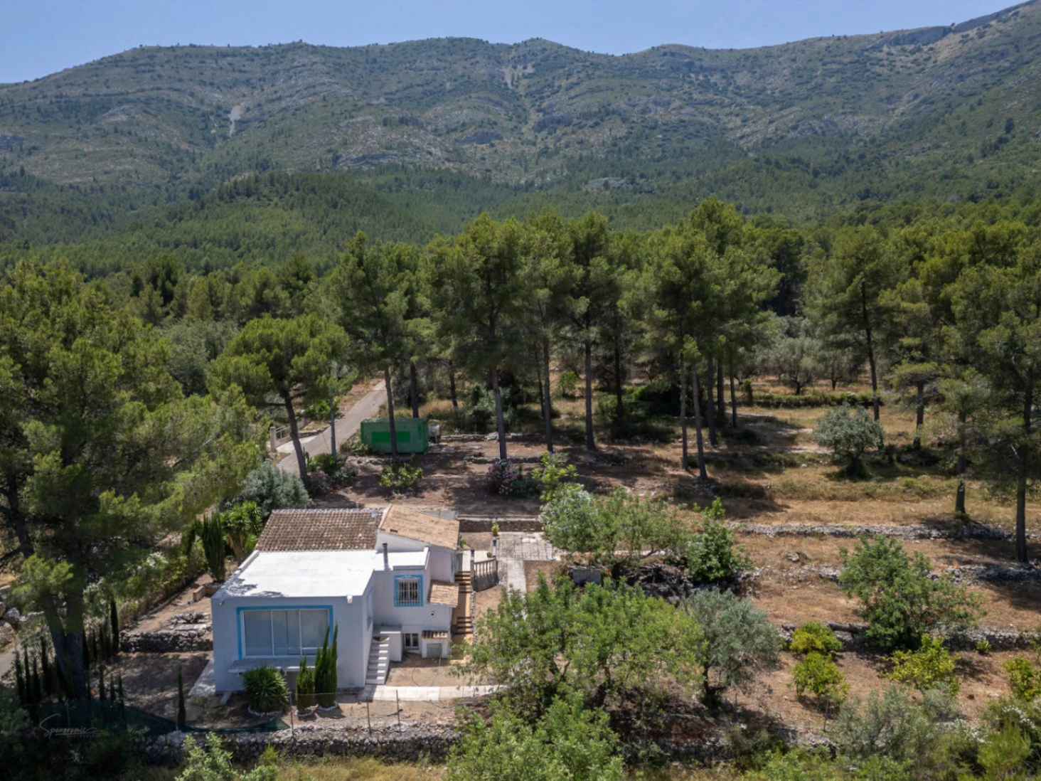 Country house for sale in Parcent: large plot, tranquil escape