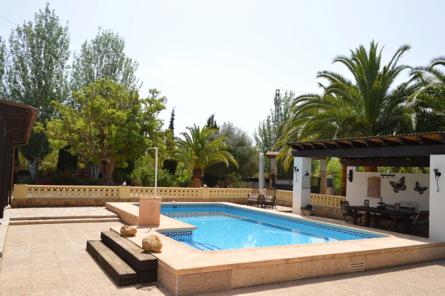 Villa for sale in Alcalali: Private, large south-facing plot, walking distance
