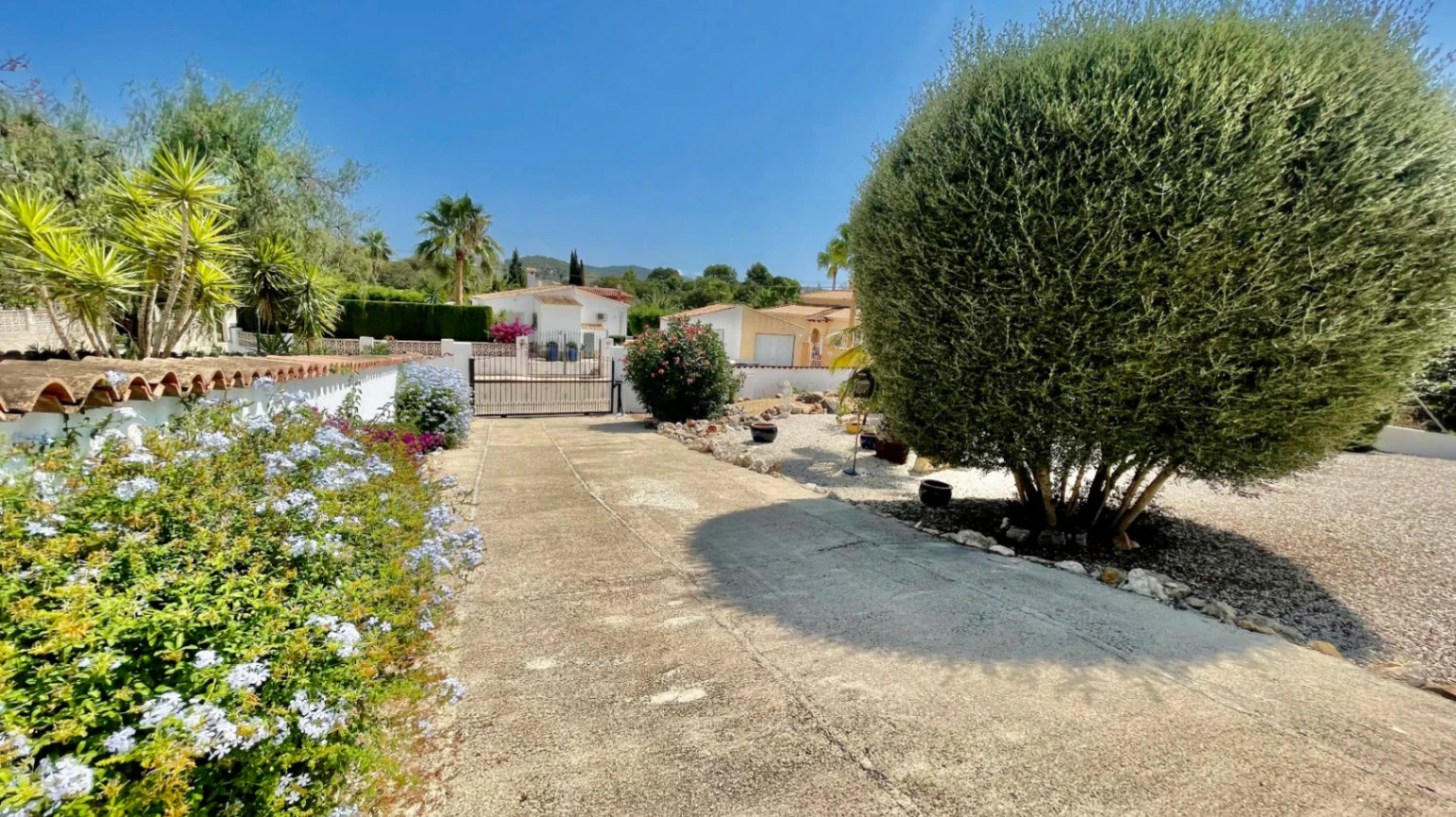 Villa for sale in Jalon: Immaculate, south-facing