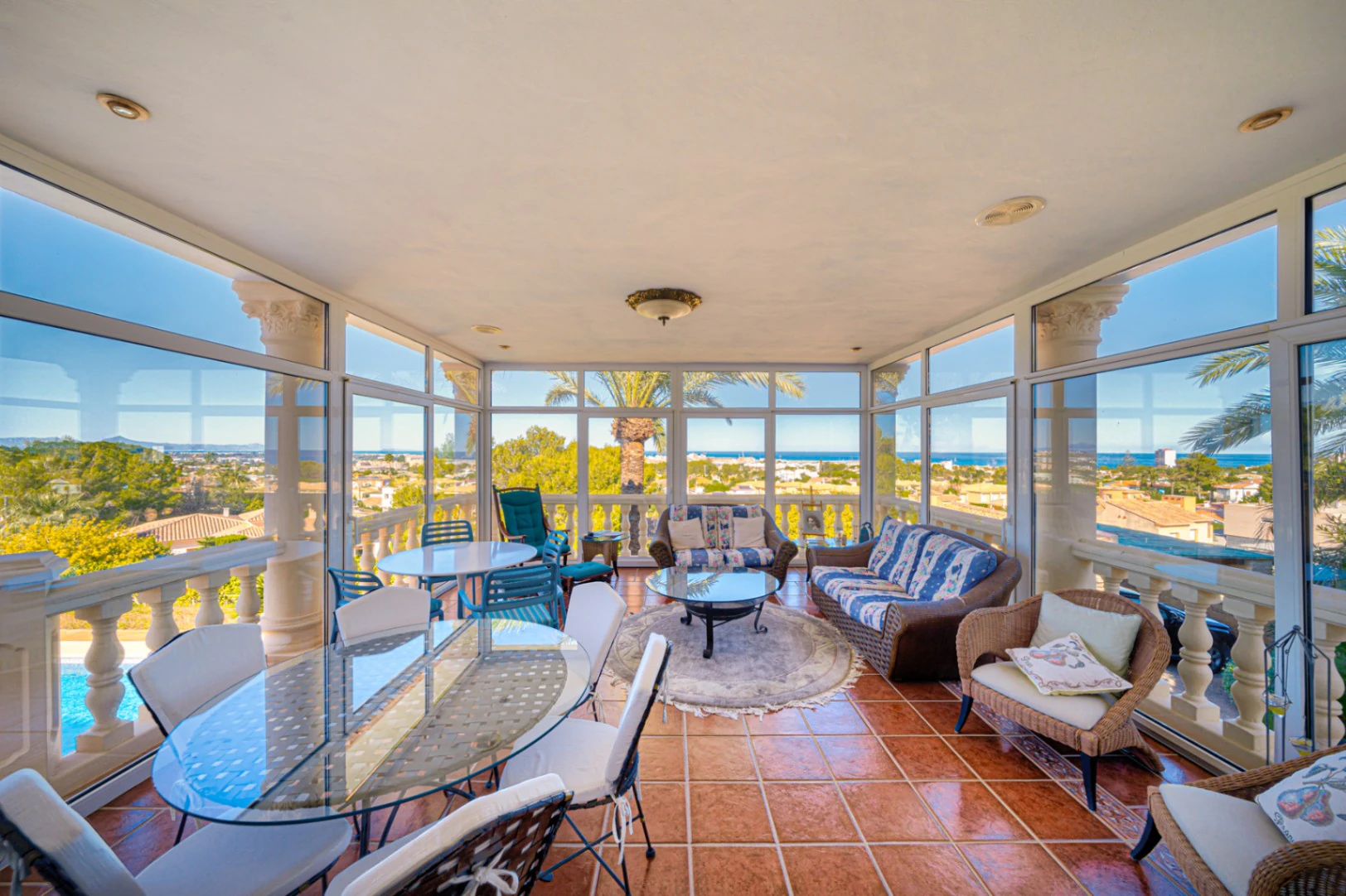 Villa for sale in Denia: Classic and elegant