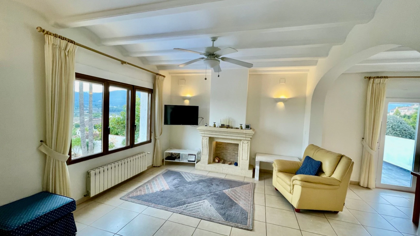 Villa for sale in Jalon: Frontline with spectacular south-facing views
