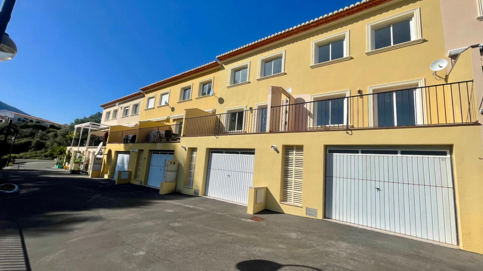 Modern townhouse for sale in Murla: Luxury, contemporary