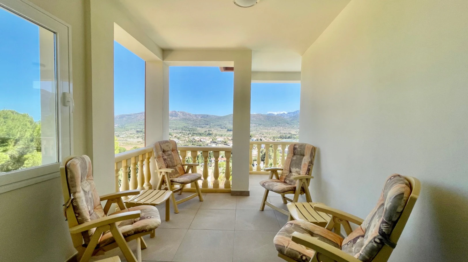 For sale in Alcalali: Modern and elegant