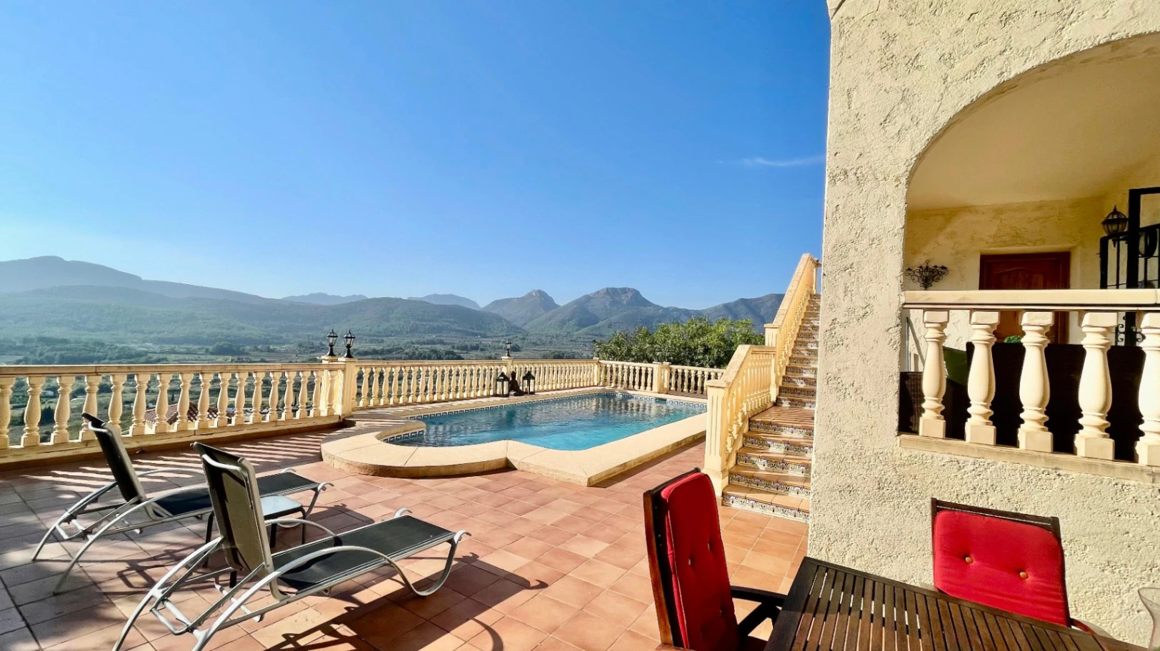 Villa for sale in Jalon: Spectacular, south-facing valley views