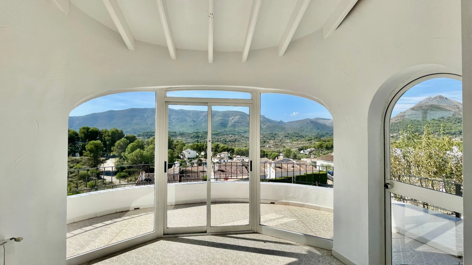 Villa for sale in Murla: Sought-after location, separate apartment