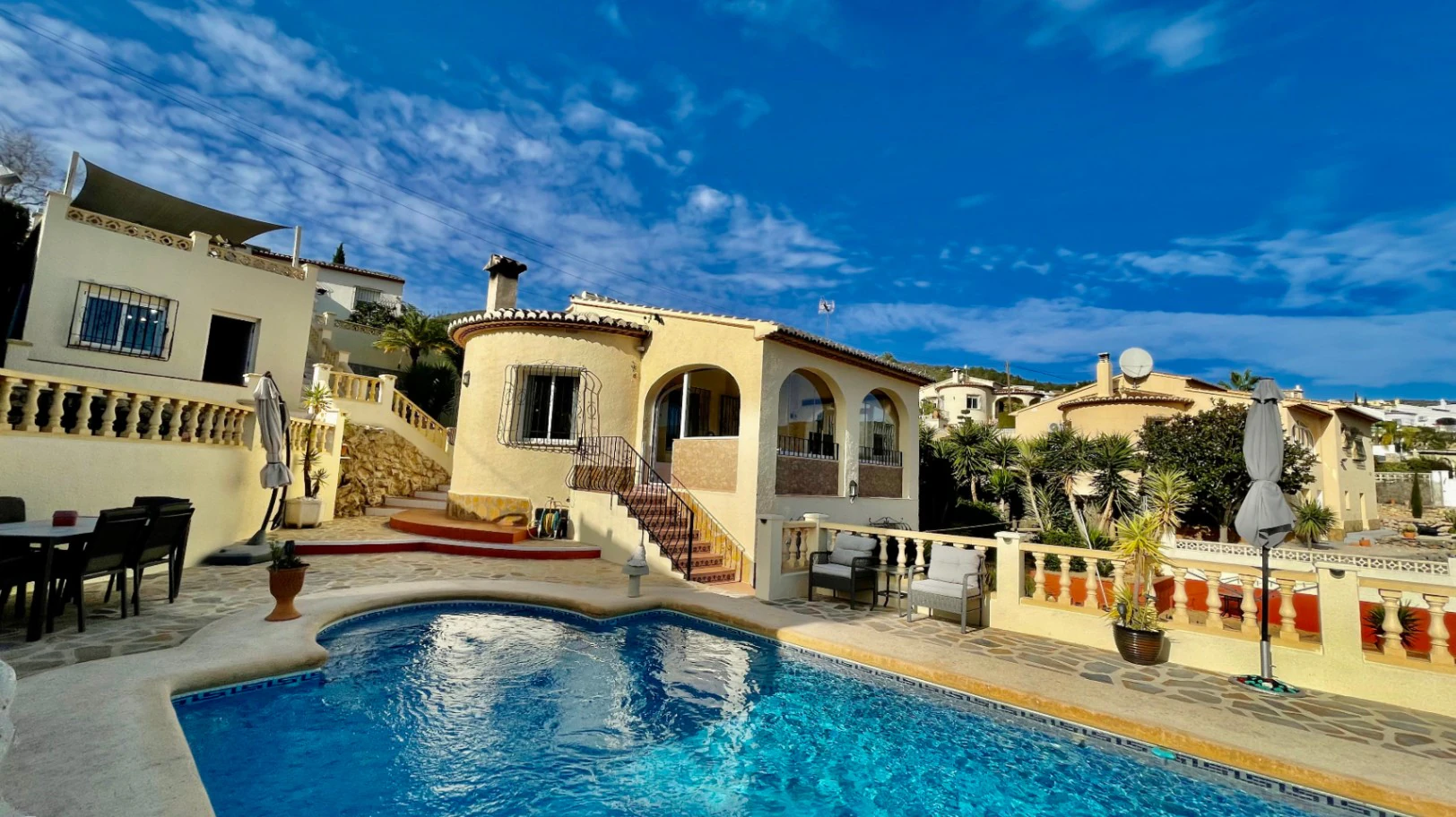 Villa for sale in Alcalali: Fabulous mountain views, excellent privacy