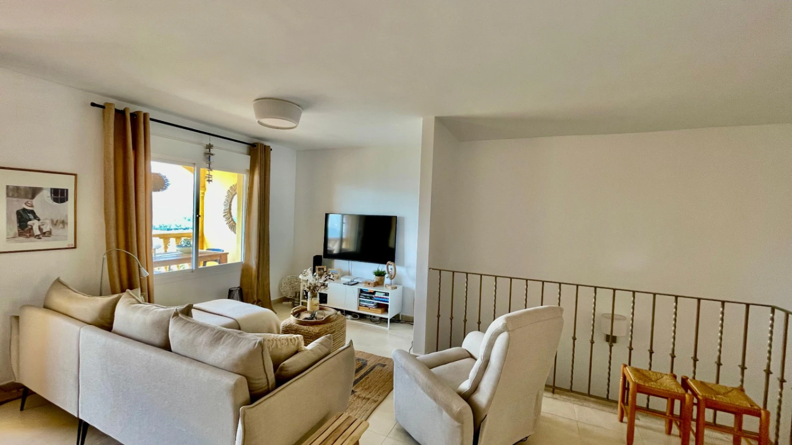 Modern townhouse for sale in Jalon: luxurious, stylish