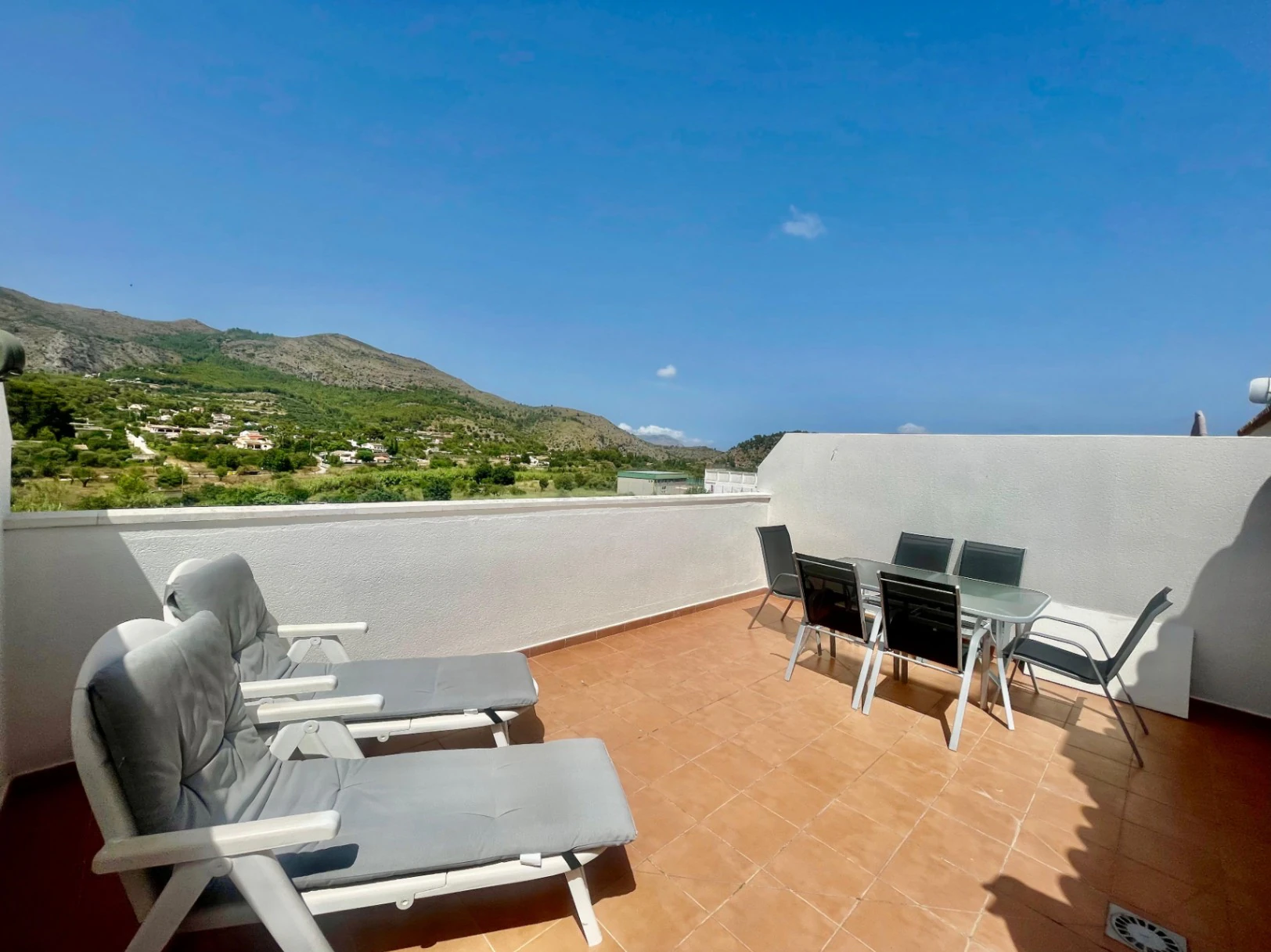 Penthouse apartment for sale in Jalon: Modern, luxurious
