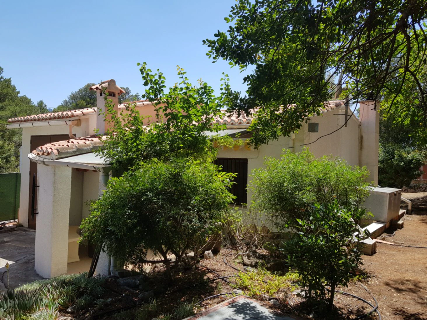 Casita for sale in Alcalali: large urban plot