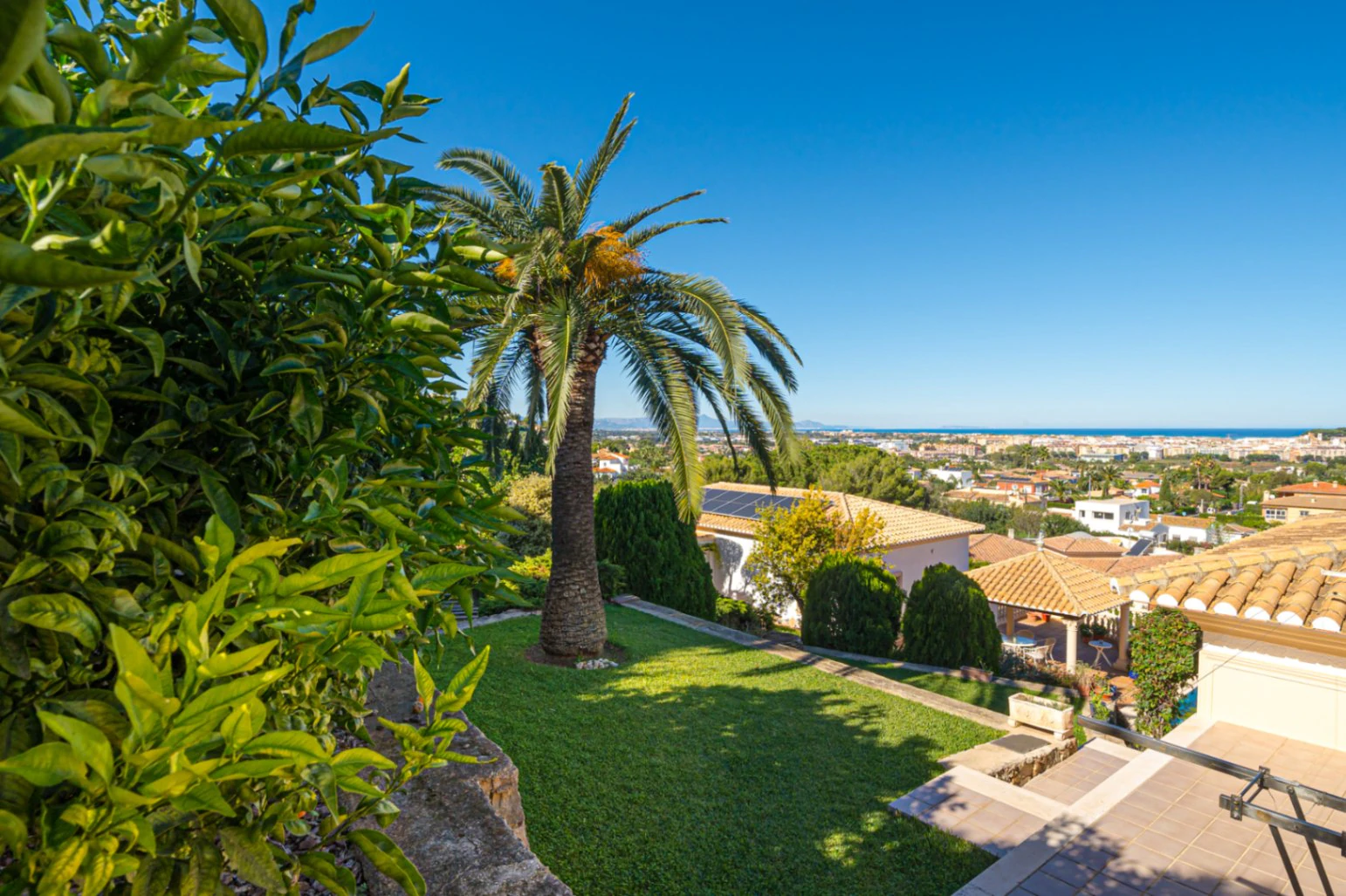 Villa for sale in Denia: Classic and elegant