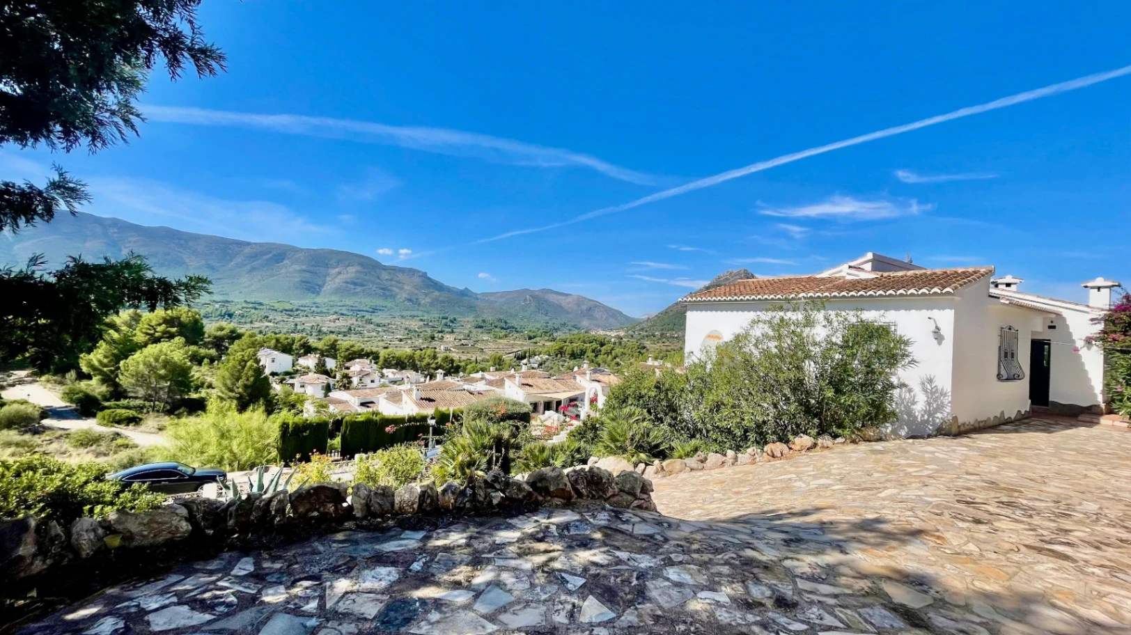 Villa for sale in Murla: Sought-after location, separate apartment