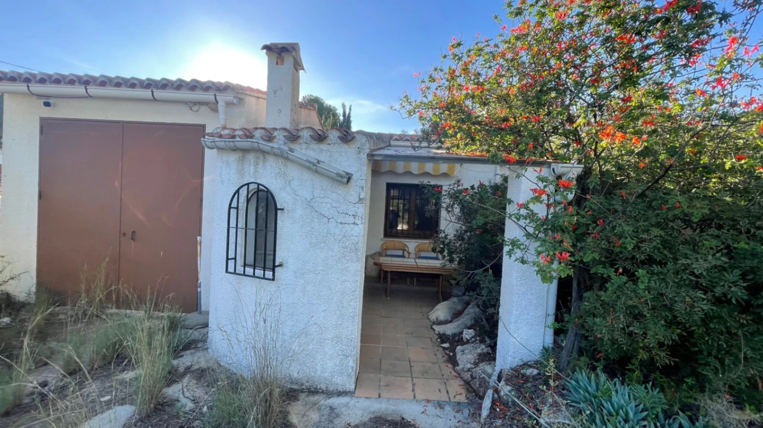Casita for sale in Alcalali: large urban plot