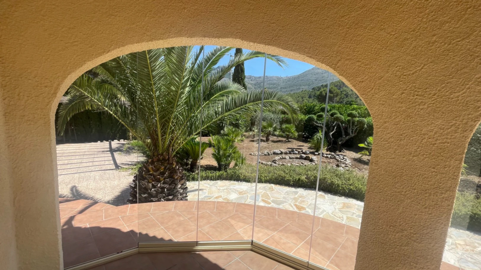 For sale in Parcent: Villa on a flat plot of 1346m2