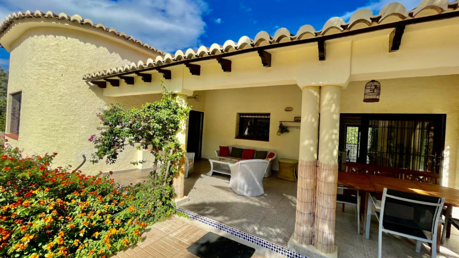 Villa for sale in Parcent: Charming, sought-after area