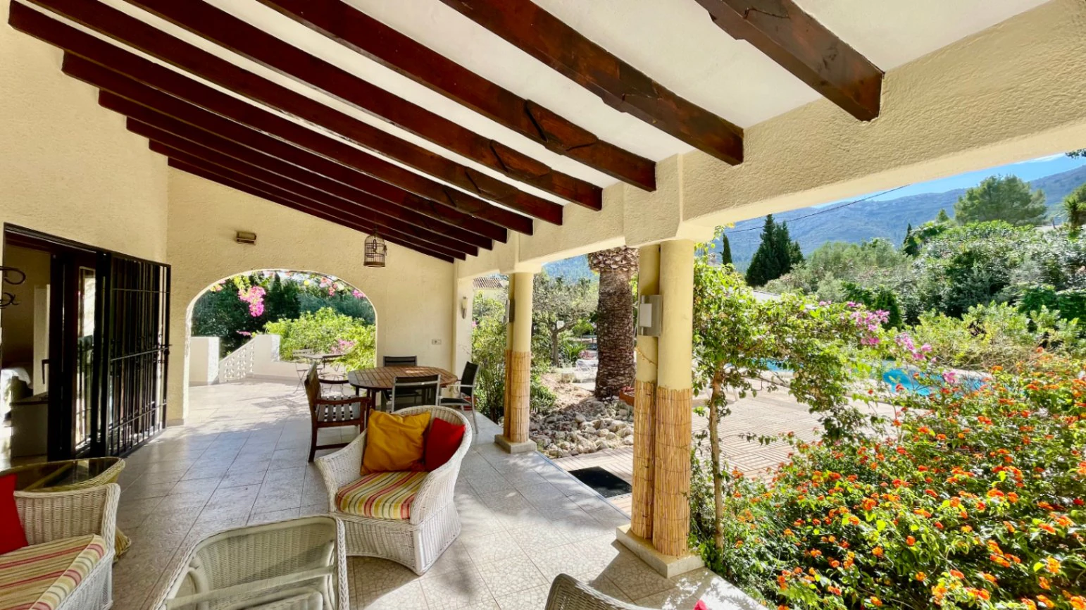 Villa for sale in Parcent: Charming, sought-after area