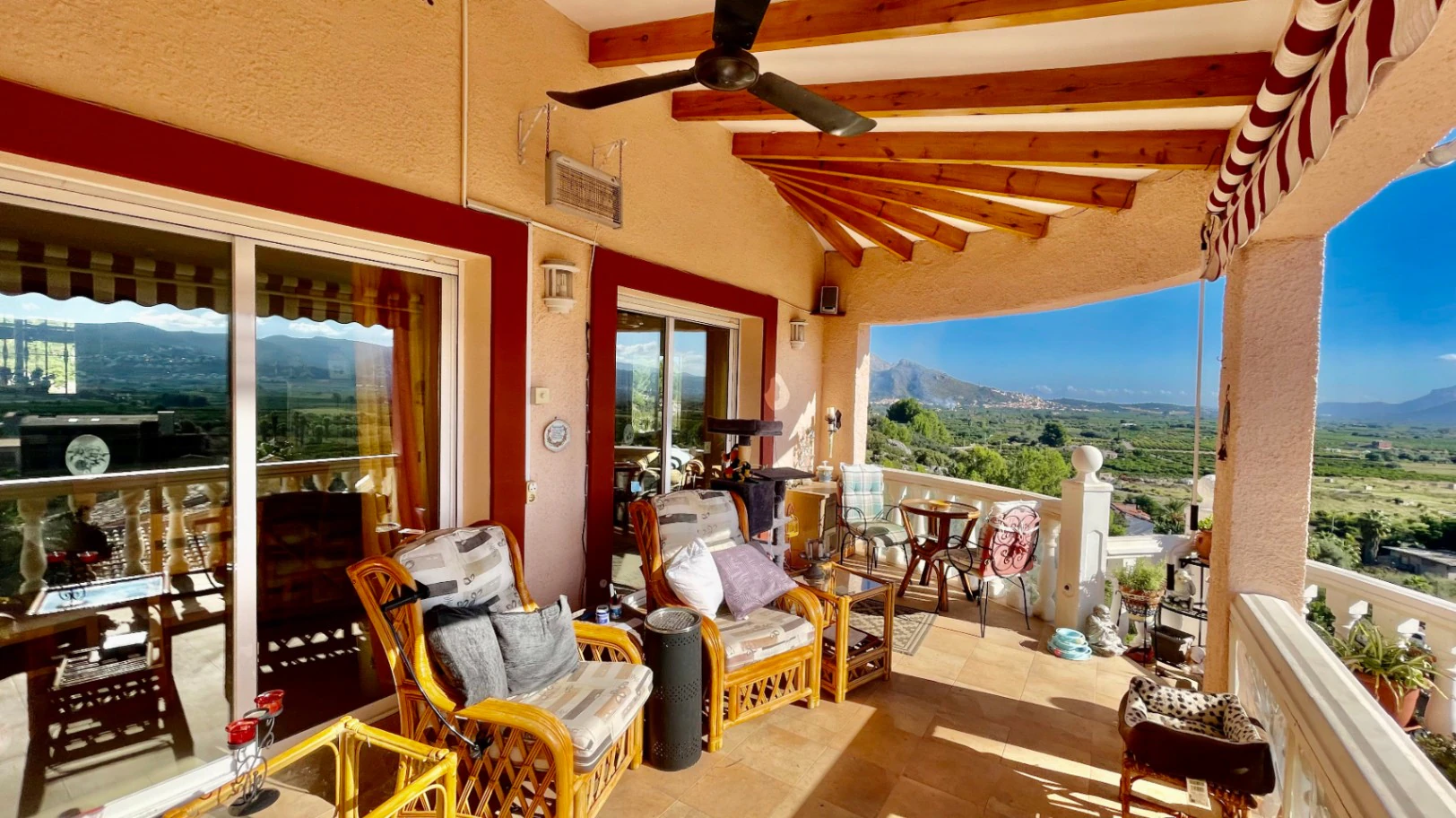 Villa for sale in Tormos: South-facing, panoramic views