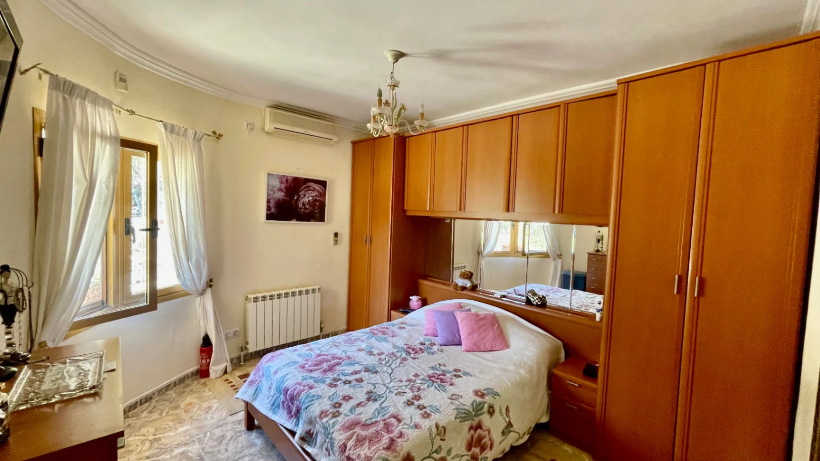 Villa for sale in Parcent: Private, corner plot