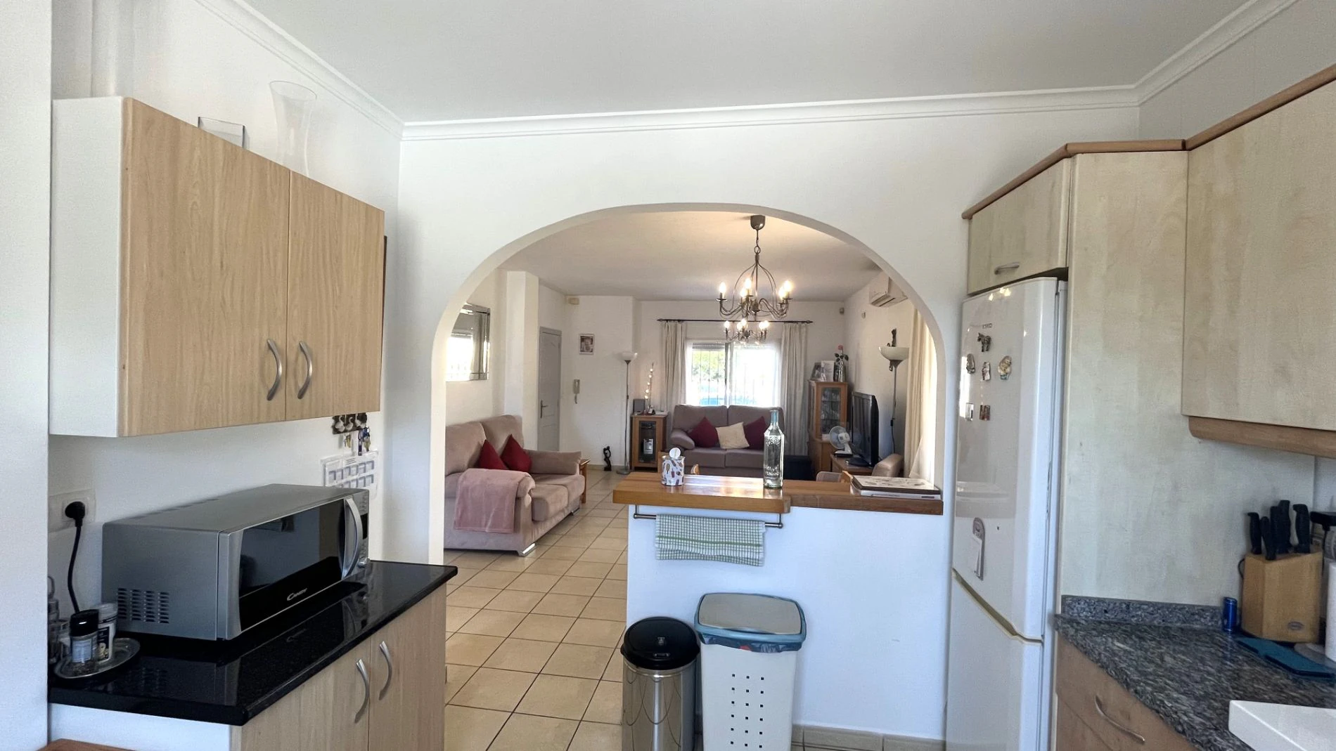 Modern, semi-detached, excellent location