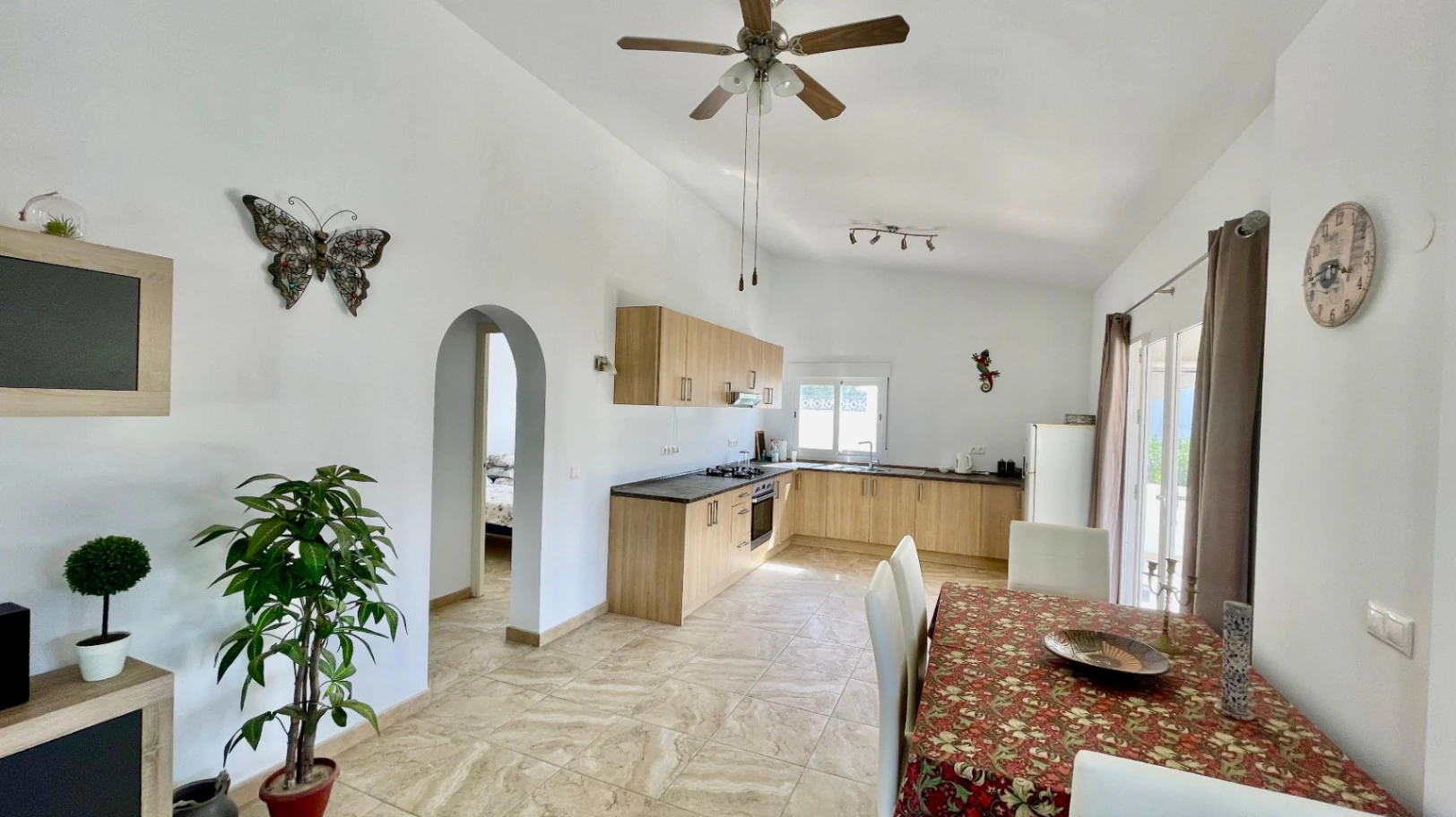 Villa for sale in Orba: Panoramic views, separate guest apartment