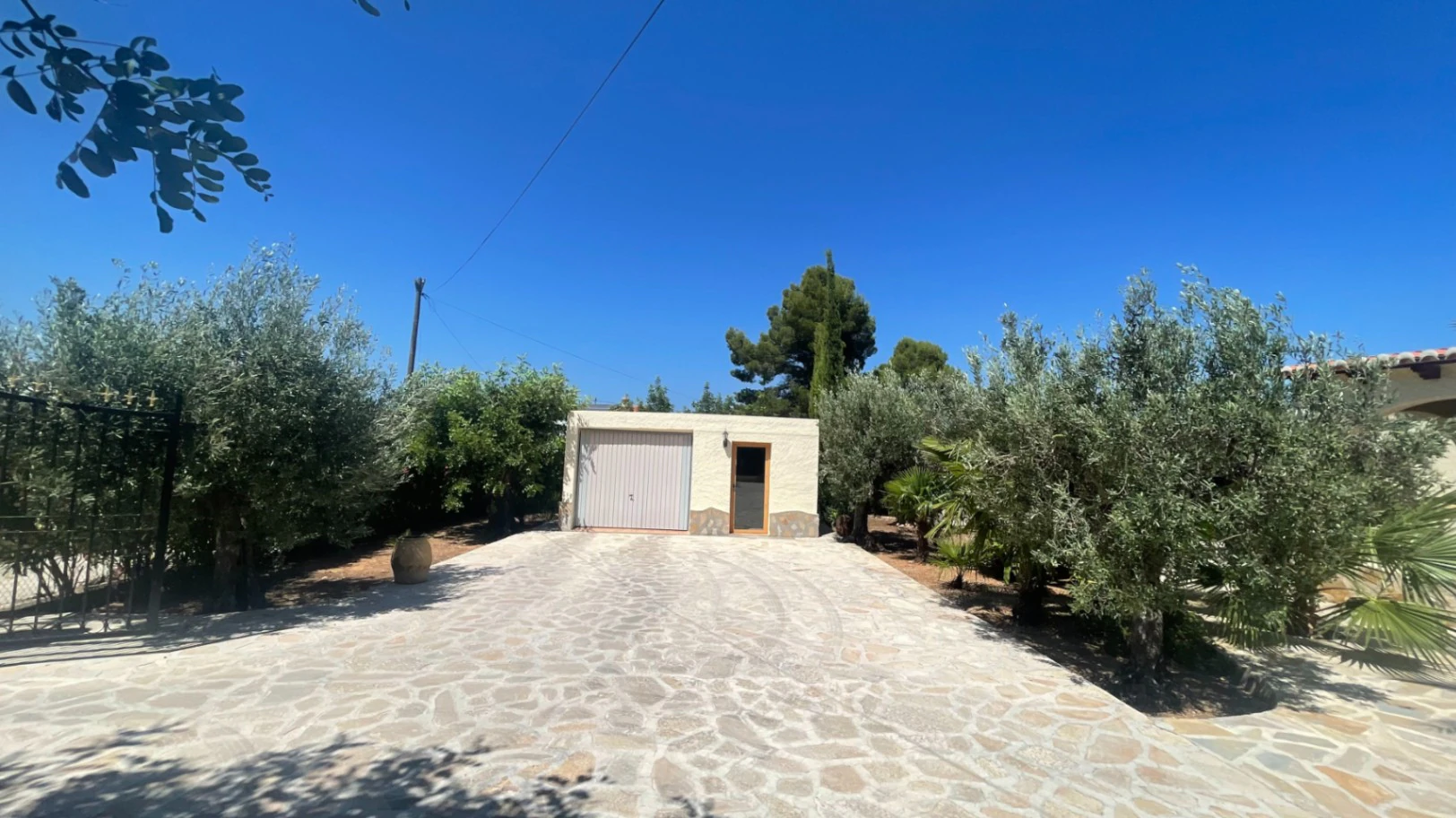 For sale in Parcent: Villa on a flat plot of 1346m2