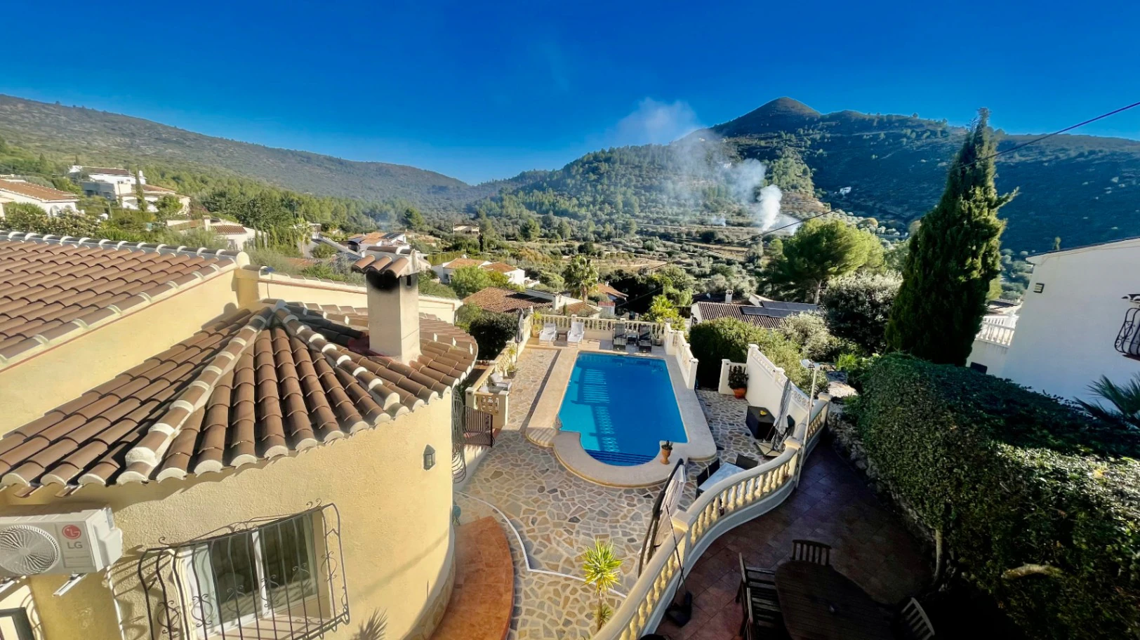 Villa for sale in Alcalali: Fabulous mountain views, excellent privacy