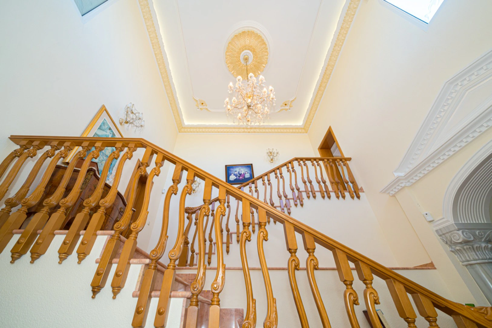 Villa for sale in Denia: Classic and elegant