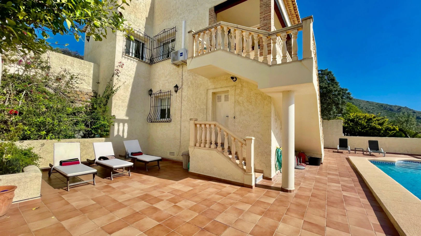 Villa for sale in Jalon: Spectacular, south-facing valley views