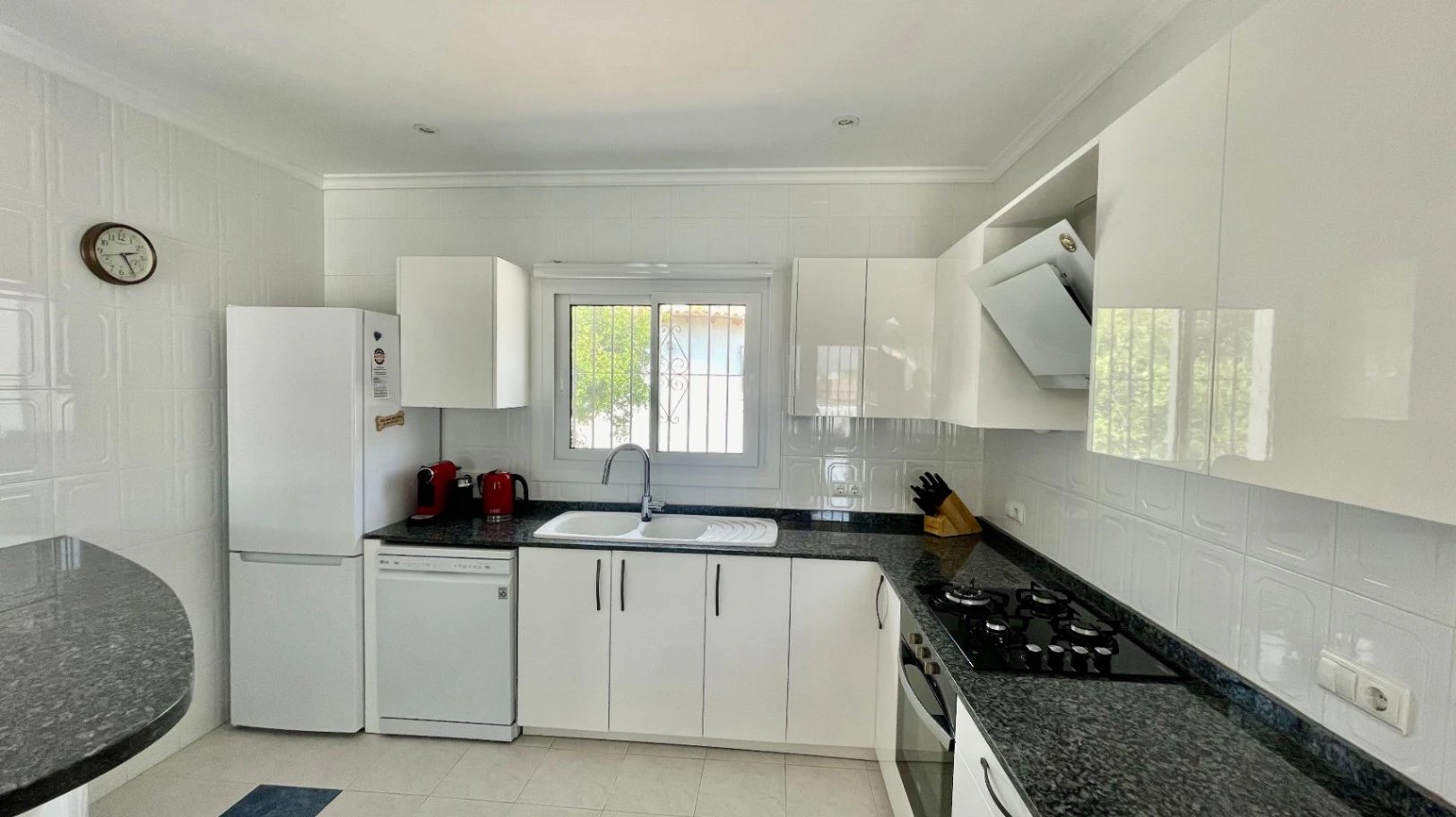 Villa for sale in Jalon: Immaculate, south-facing