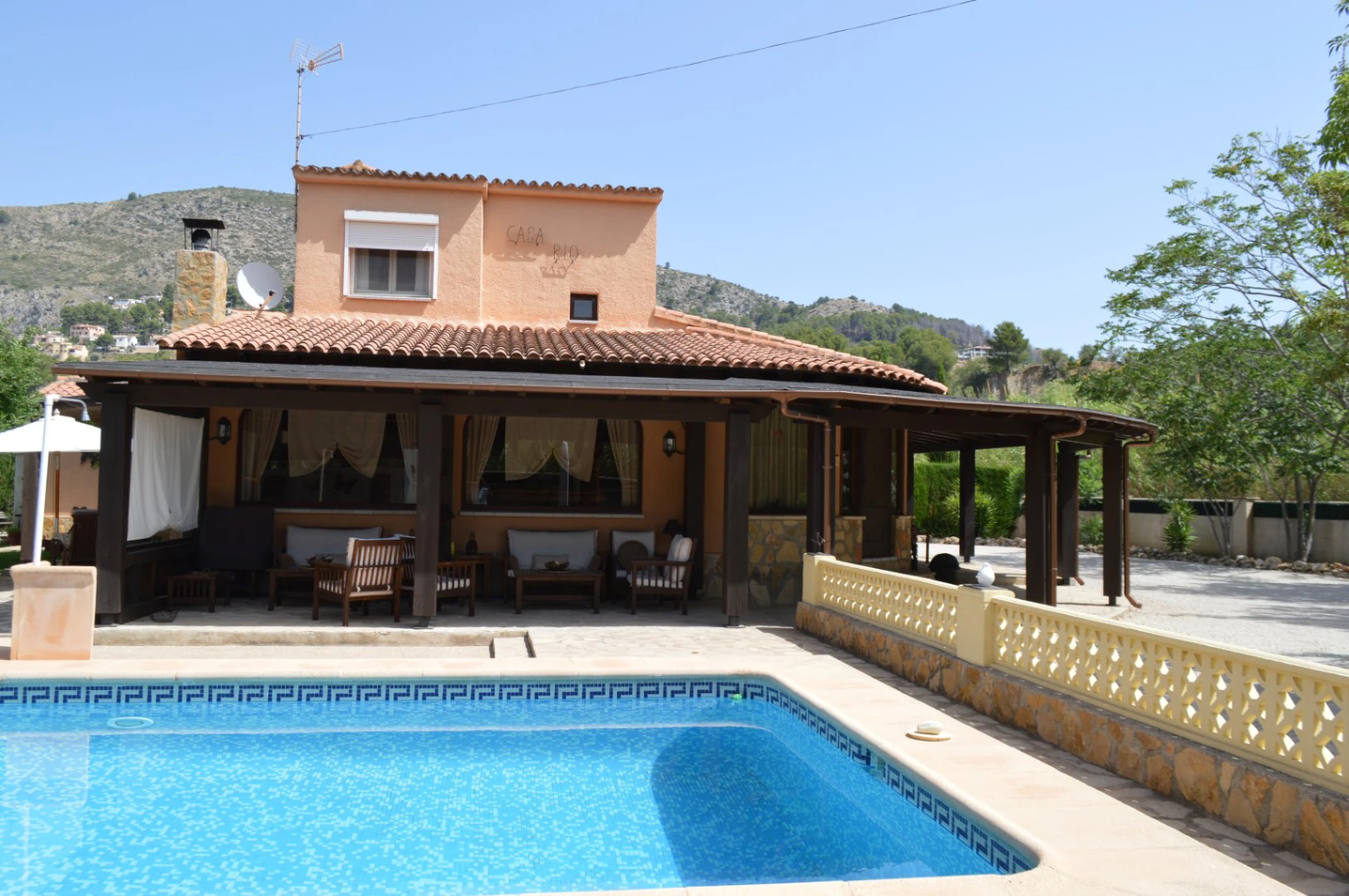 Villa for sale in Alcalali: Private, large south-facing plot, walking distance