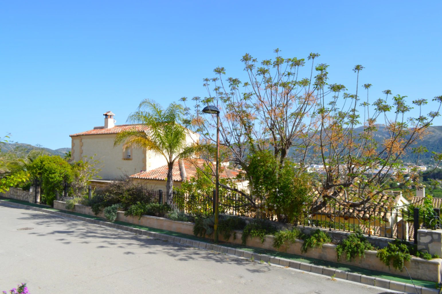 Villa for sale in Jalon: Unique, very private