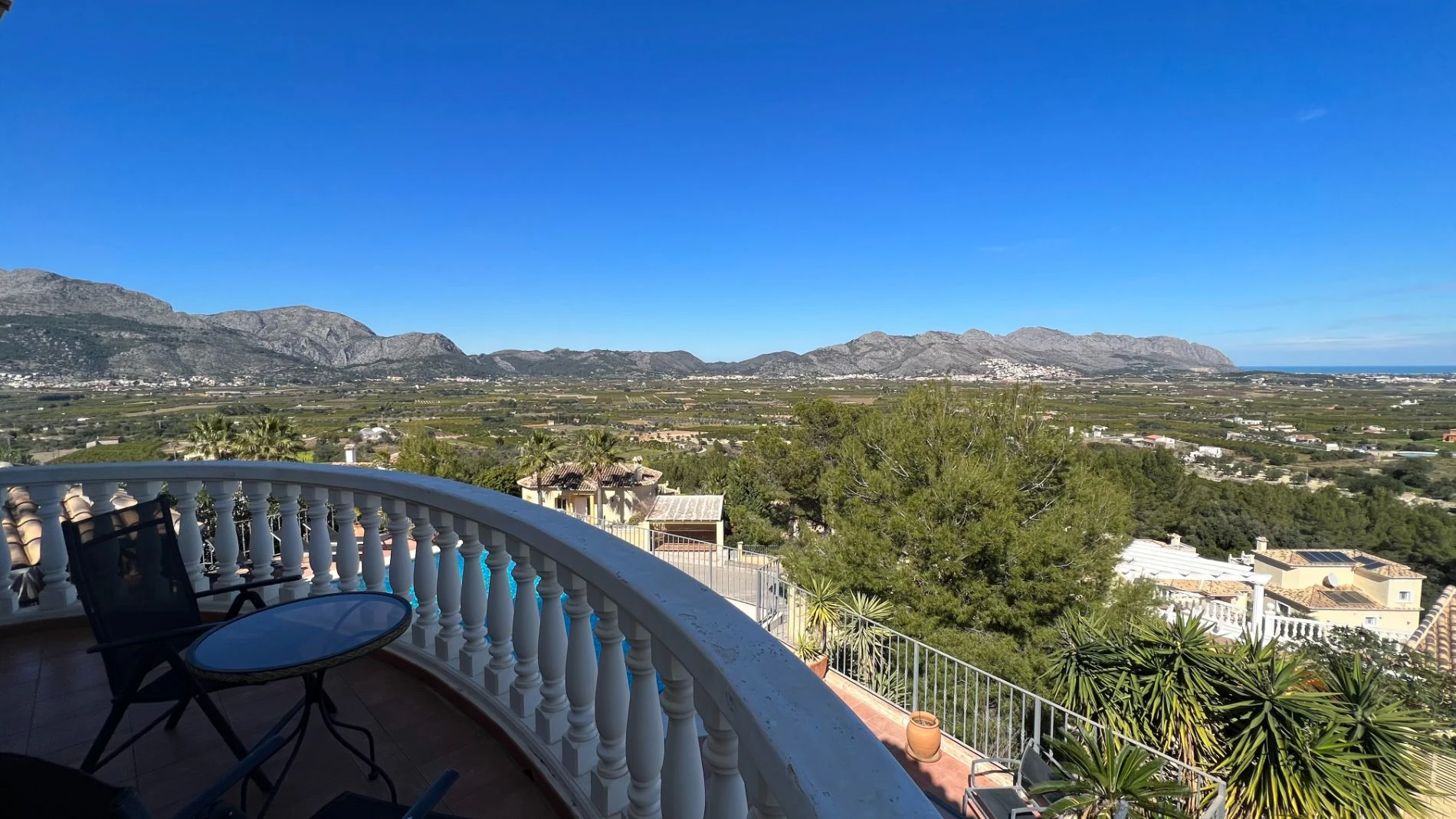 Villa for sale in Orba: Fabulous views, separate apartment