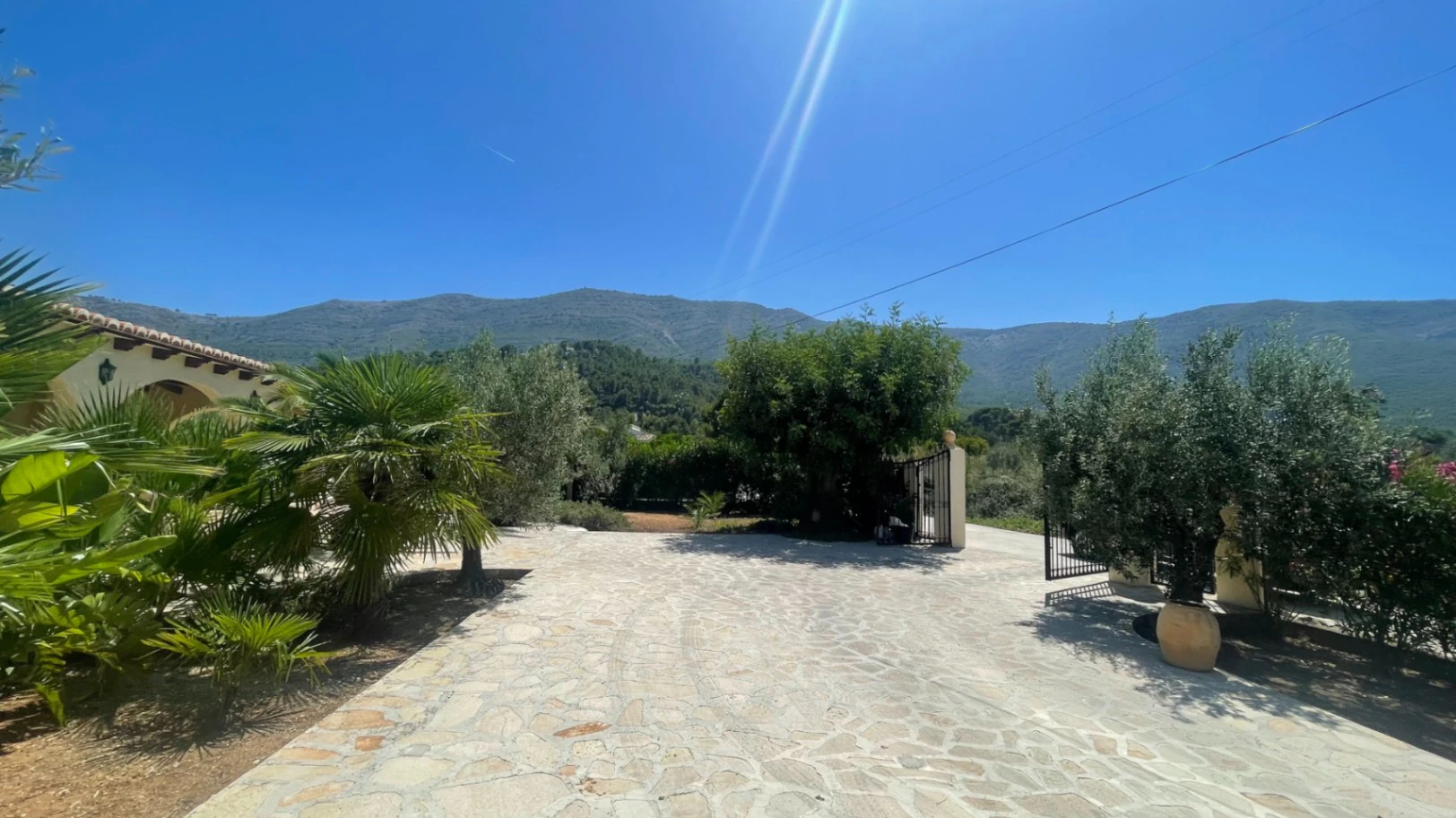 For sale in Parcent: Villa on a flat plot of 1346m2