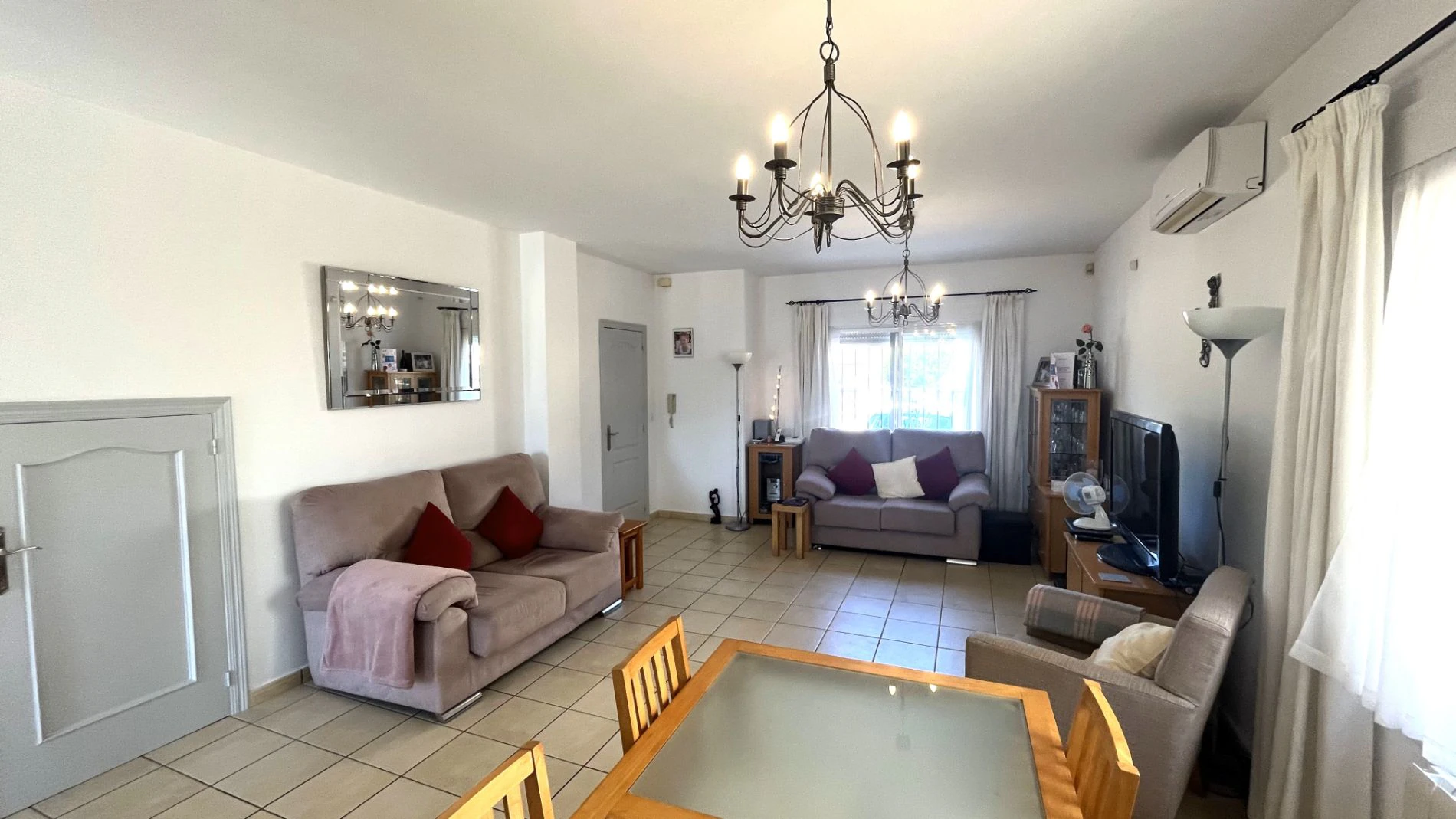 Modern, semi-detached, excellent location