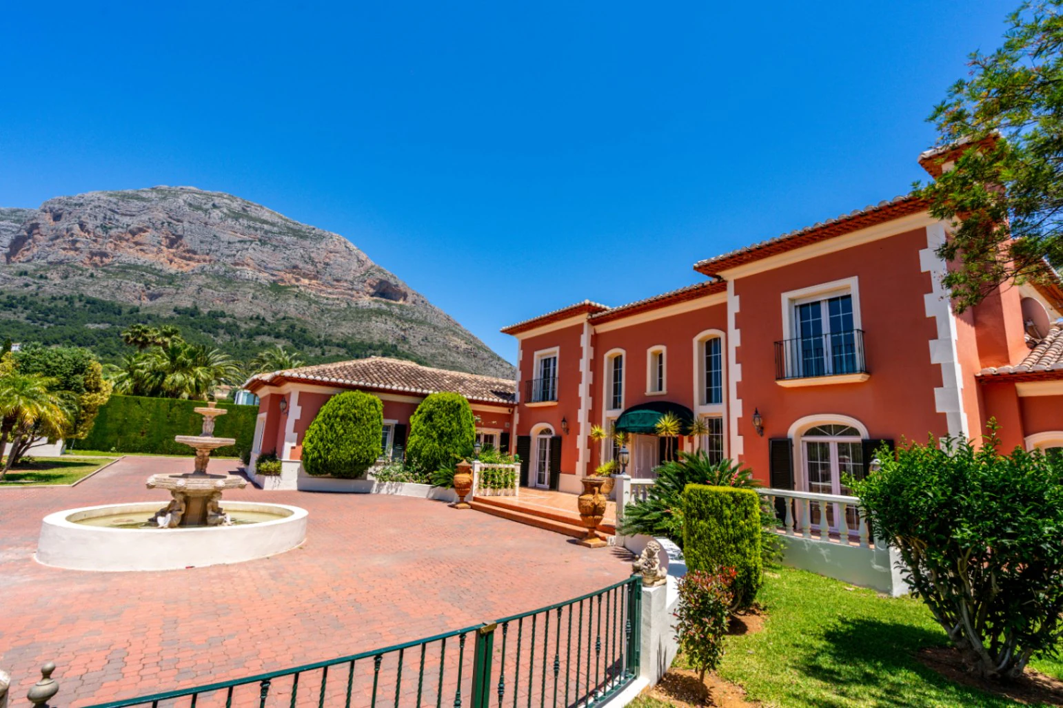 Villa te koop in Javea: Herenhuis op het zuiden