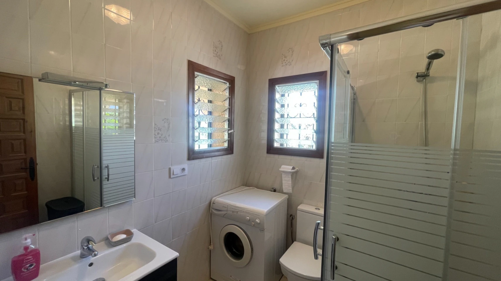 For sale in Parcent: Villa on a flat plot of 1346m2