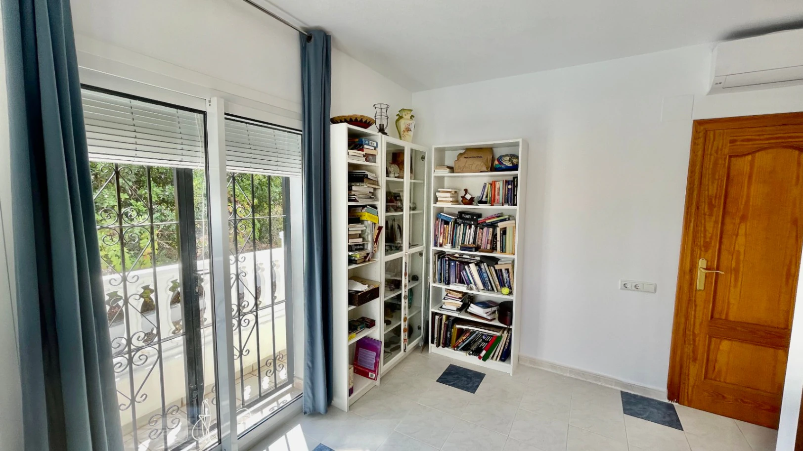 Villa for sale in Jalon: Immaculate, south-facing