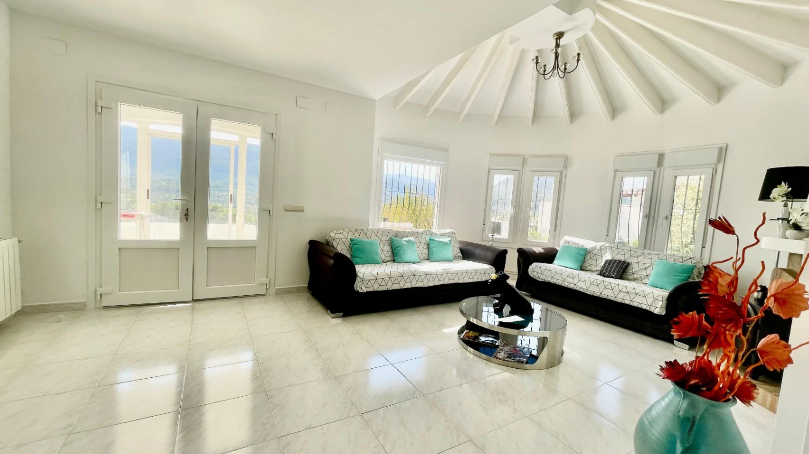 Villa for sale in Murla: Sought-after location, separate apartment