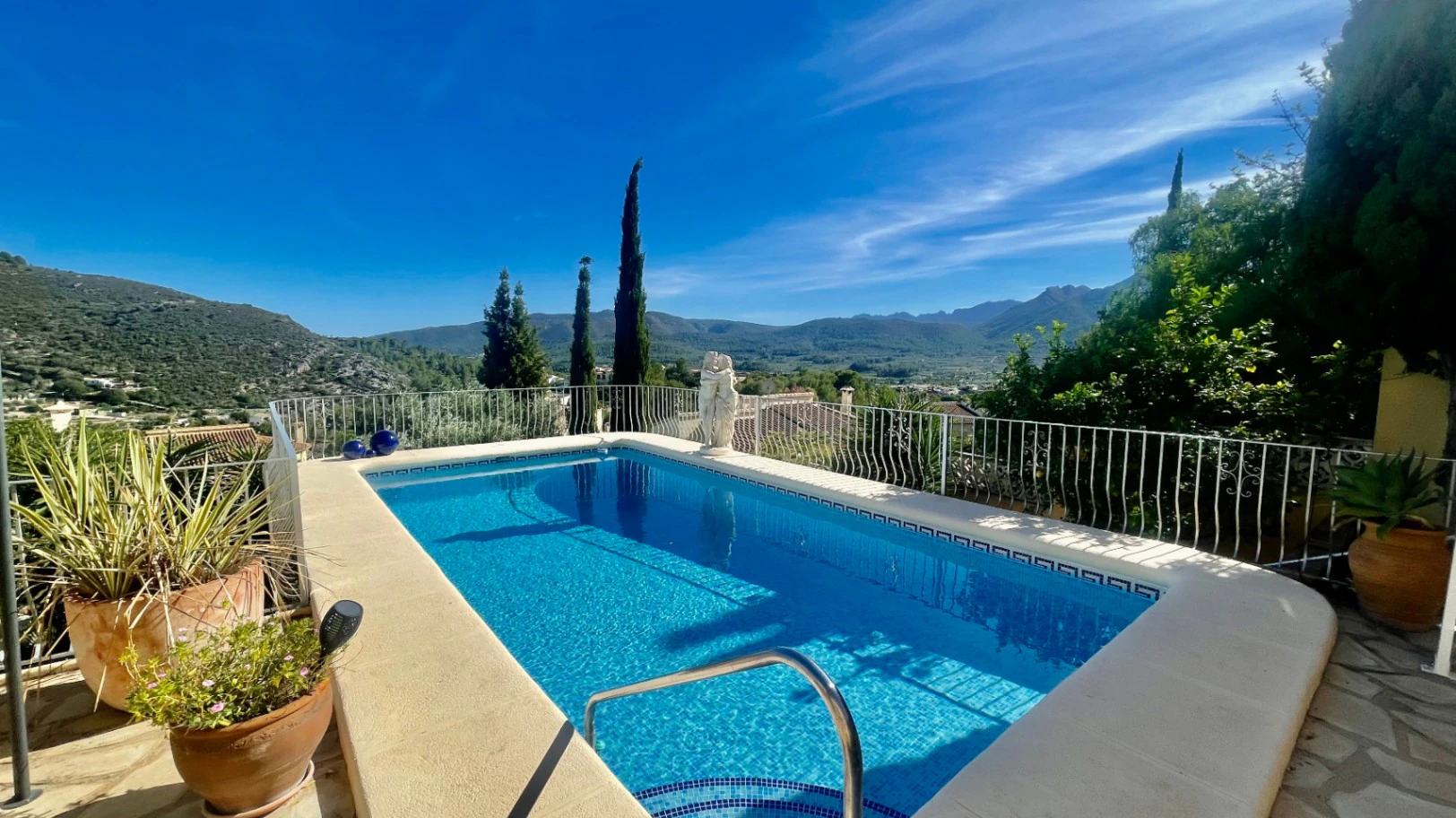 Villa for sale in Alcalali: Stunning views