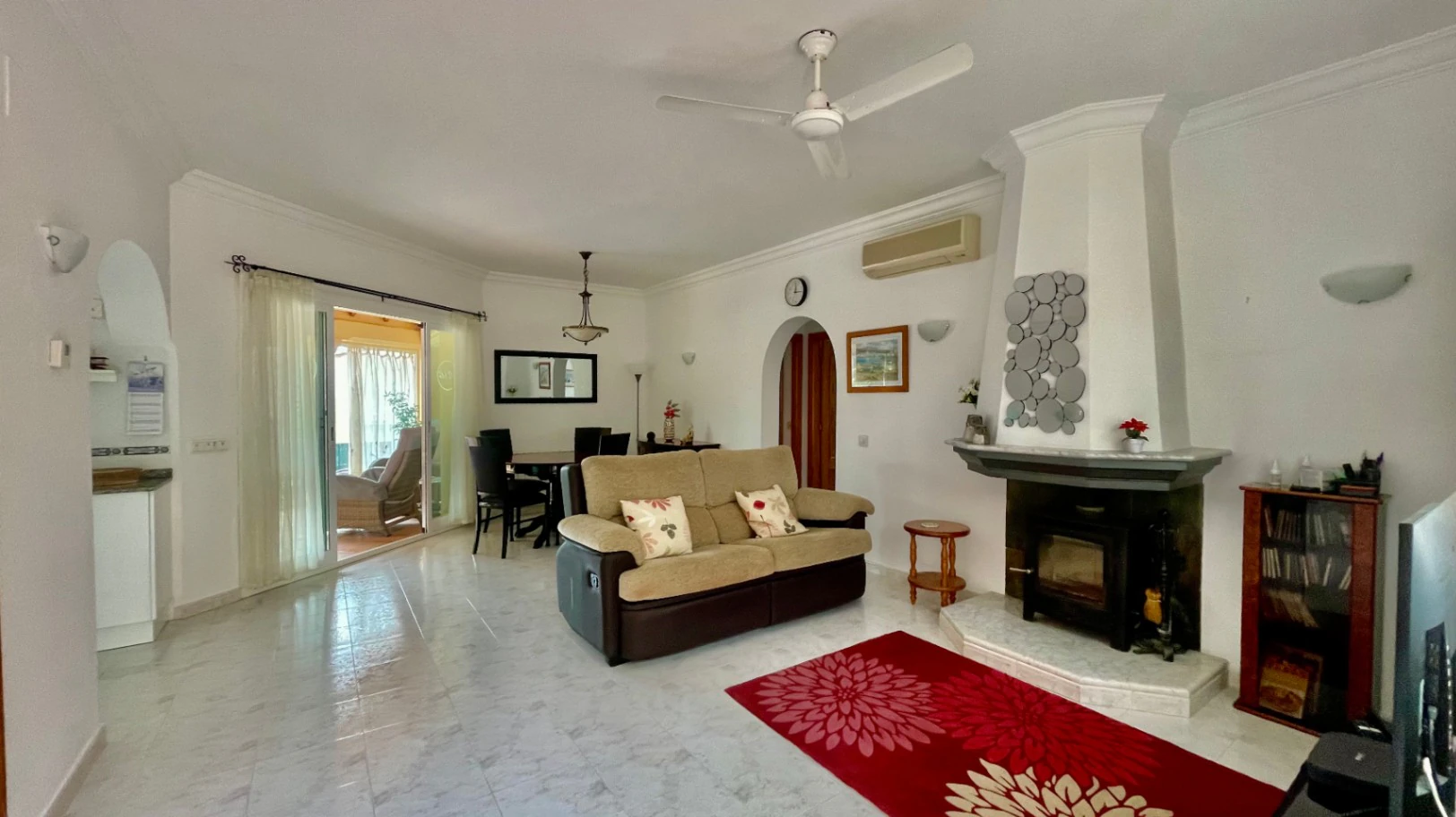 Villa for sale in Alcalali: South-facing, private